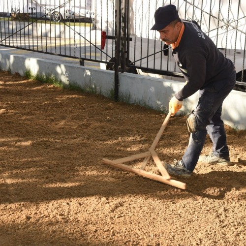 Cemal Gürbüz tik Ortaokulu’muzun bahçe düzenlemesi çalışmalarını gerçekleştiriyoruz
