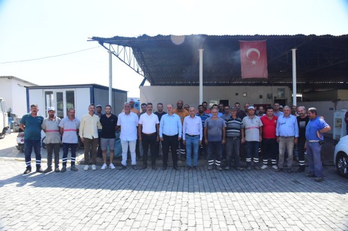 Belediye Başkanımız Aytekin Kaya sahada çalışan belediye personellerimiz ile biraraya geldi.